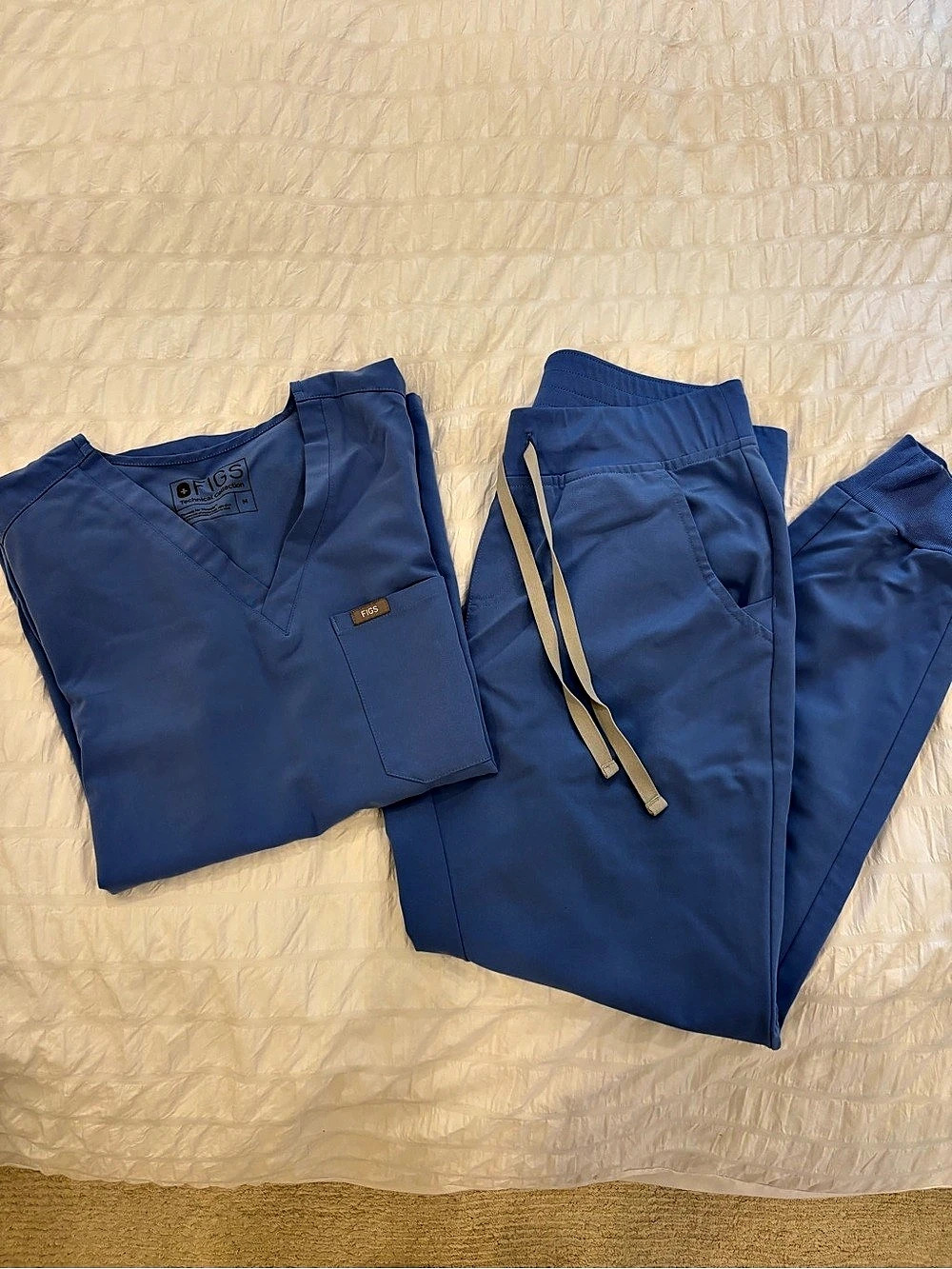 FIGS Catarina Scrub Top (M) & Zamora Jogger (M) Scrub Pants Set - Ceil Blue